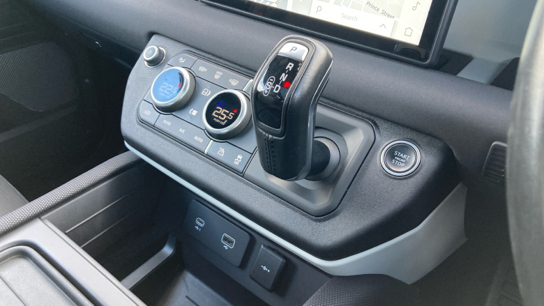 Land Rover Defender 3.0 D250 X-Dynamic S 90 3dr Auto Diesel Estate